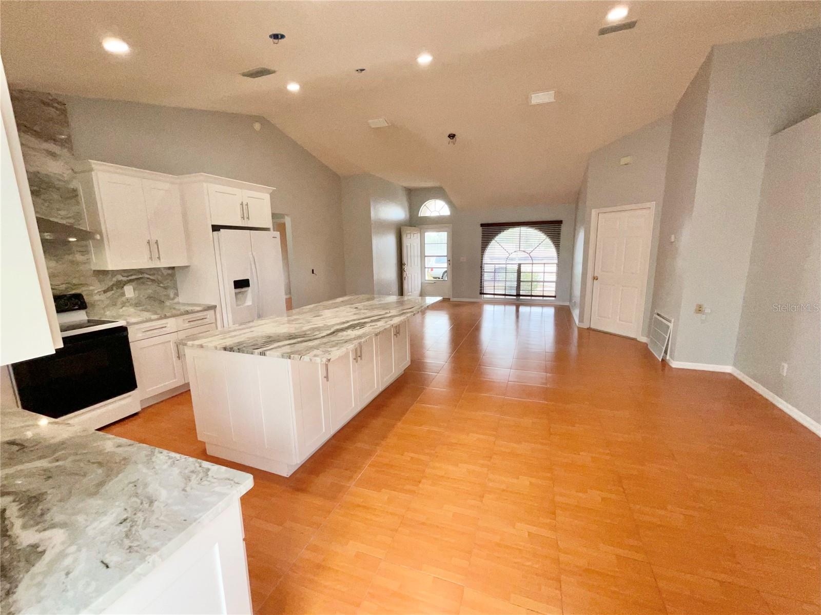 Image 4 of 21 For 2452 Druid Road E