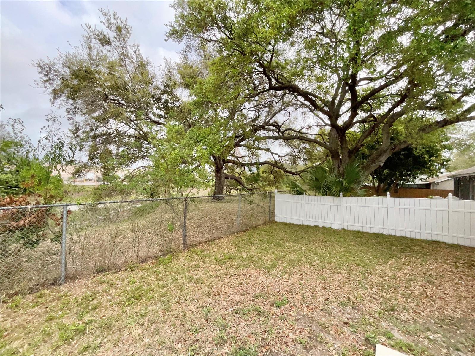 Image 6 of 21 For 2452 Druid Road E