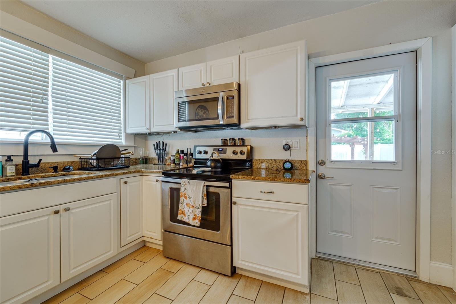 Image 11 of 52 For 405 Adalee Street