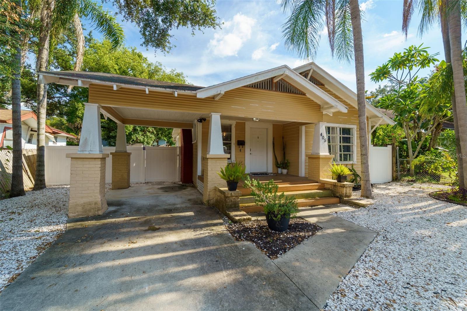 Image 4 of 52 For 405 Adalee Street