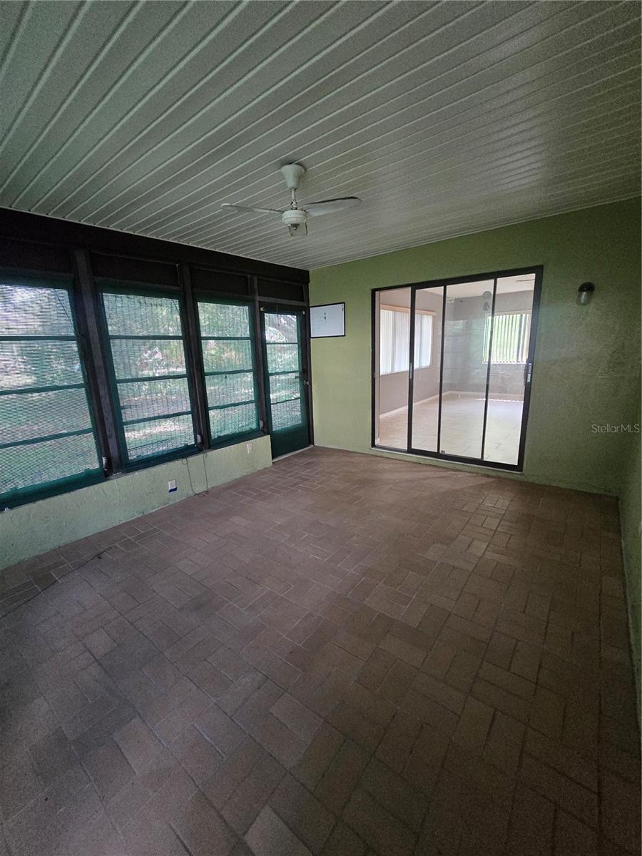 Listing photo id 10 for 11264 Topaz Street