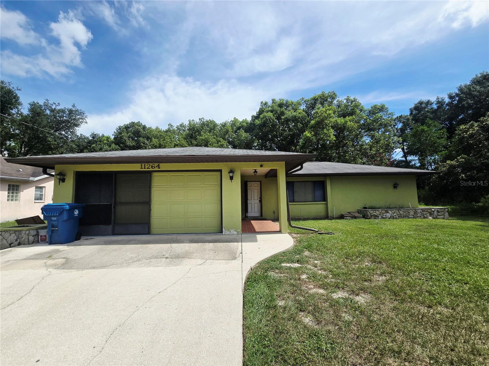 Listing photo id 11 for 11264 Topaz Street
