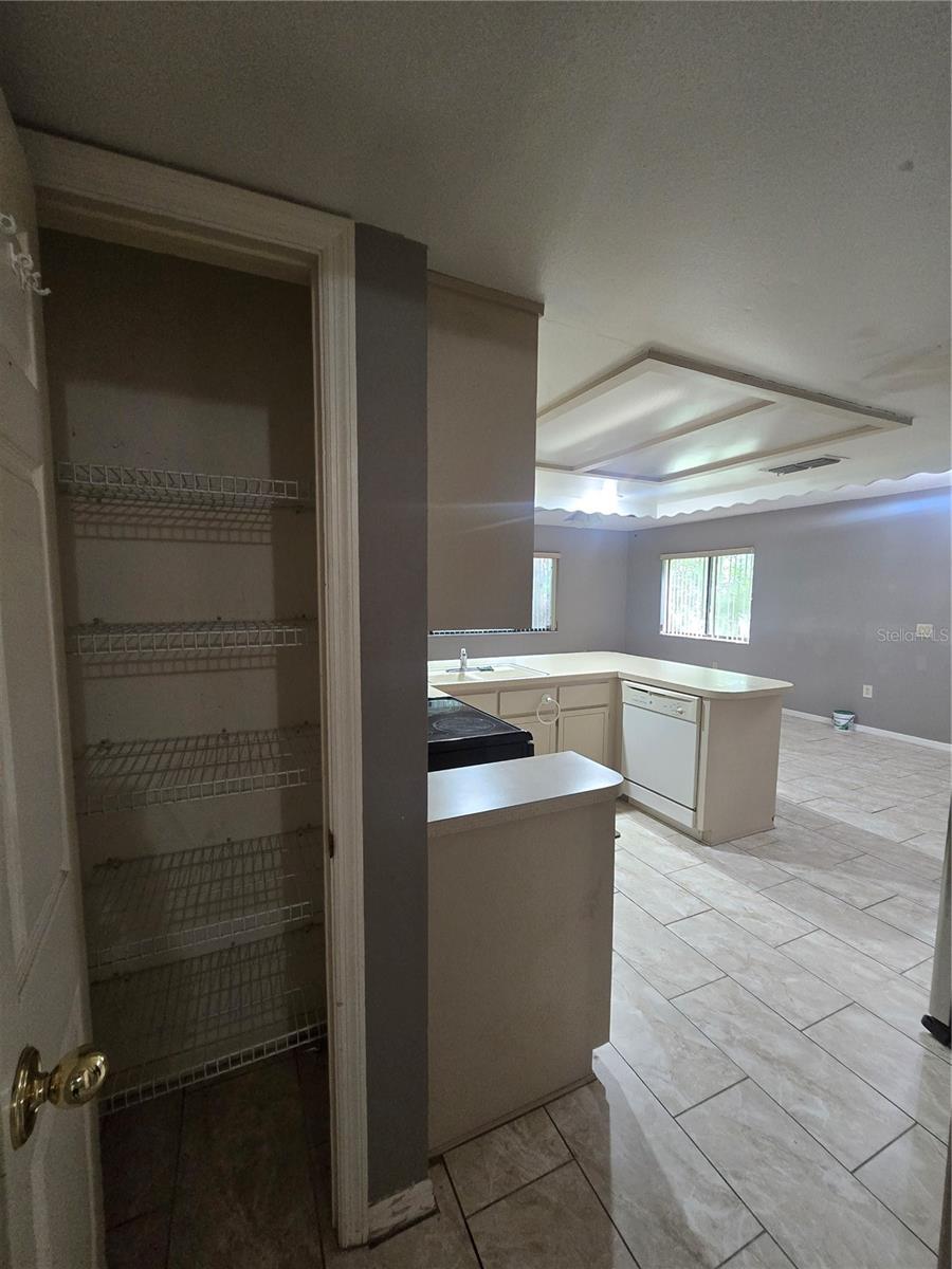 Listing photo id 2 for 11264 Topaz Street