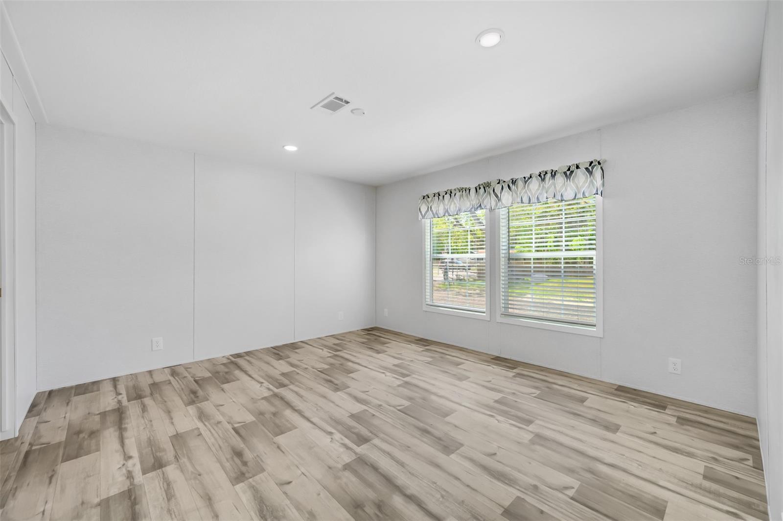 Image 28 of 47 For 8544 S 78 Th Street