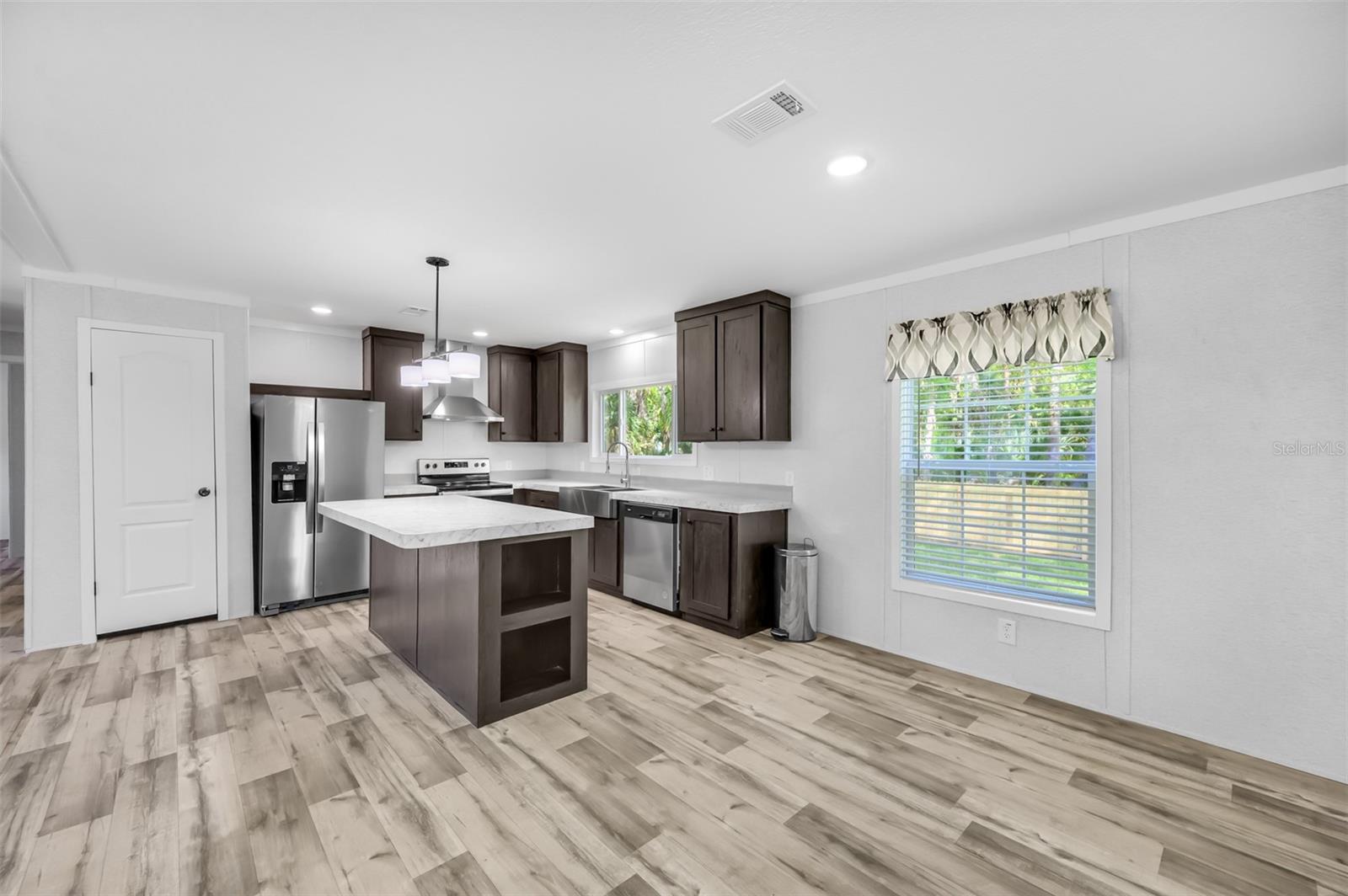 Image 9 of 47 For 8544 S 78 Th Street