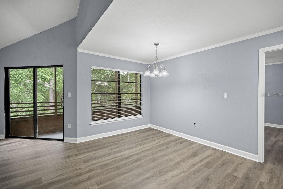 Image 10 of 60 For 1008 Lennox Road W