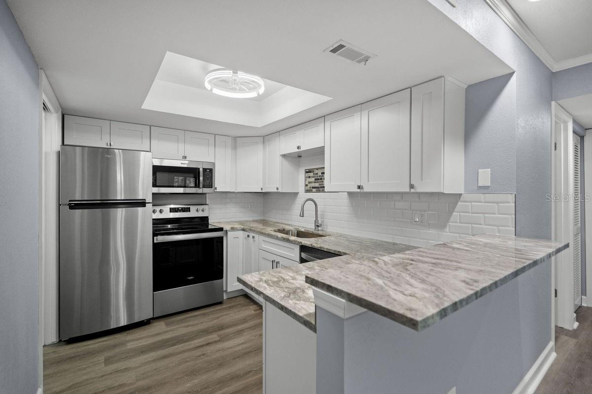 Image 11 of 60 For 1008 Lennox Road W