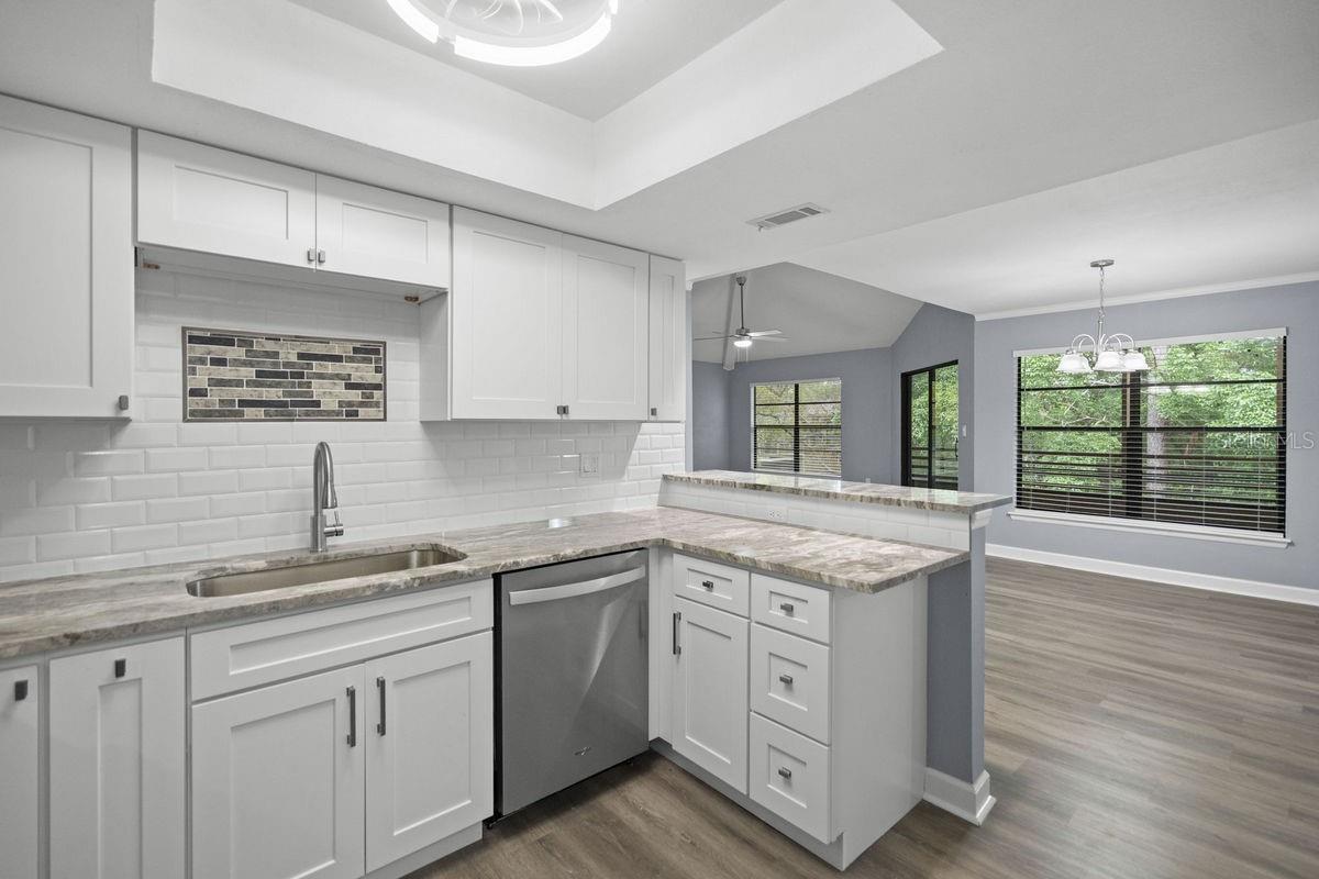 Image 12 of 60 For 1008 Lennox Road W