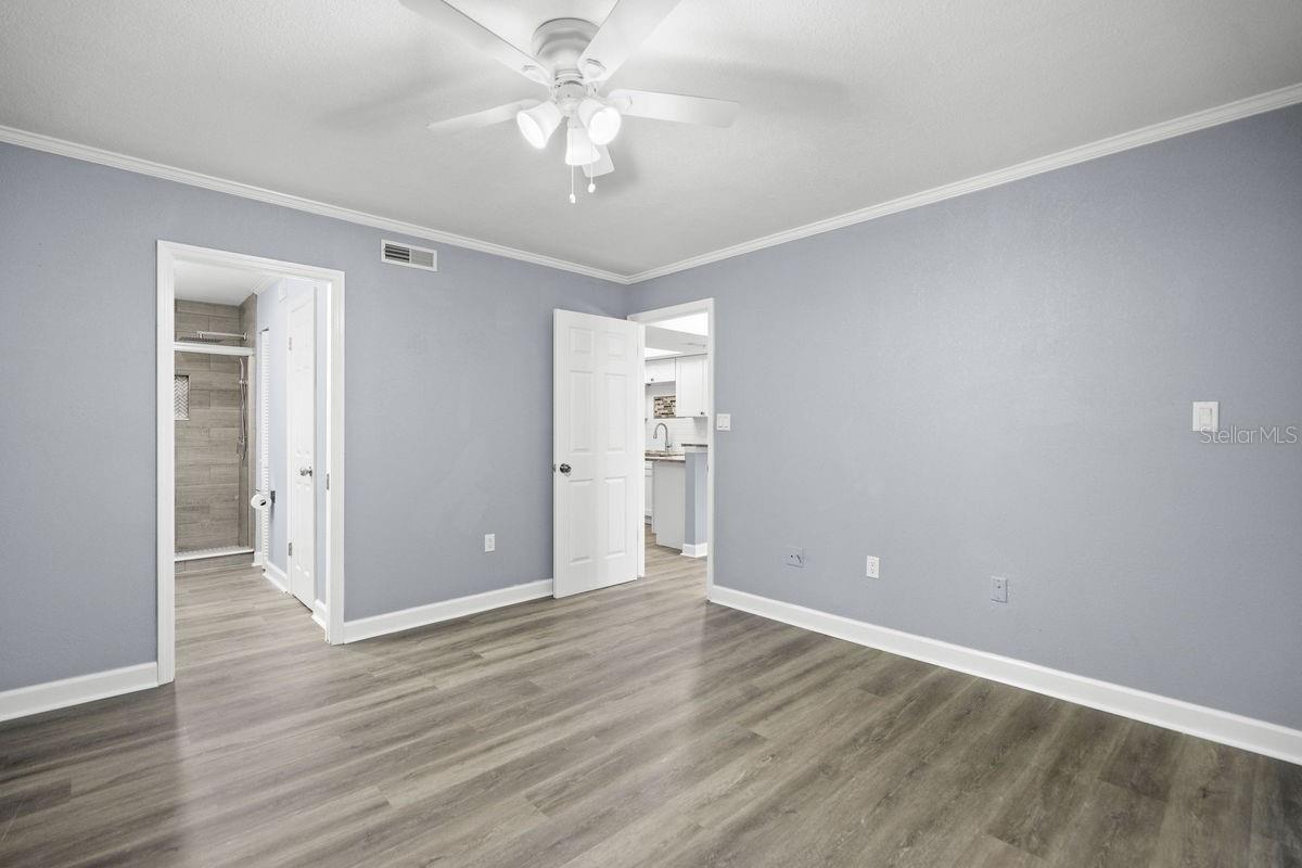 Image 18 of 60 For 1008 Lennox Road W