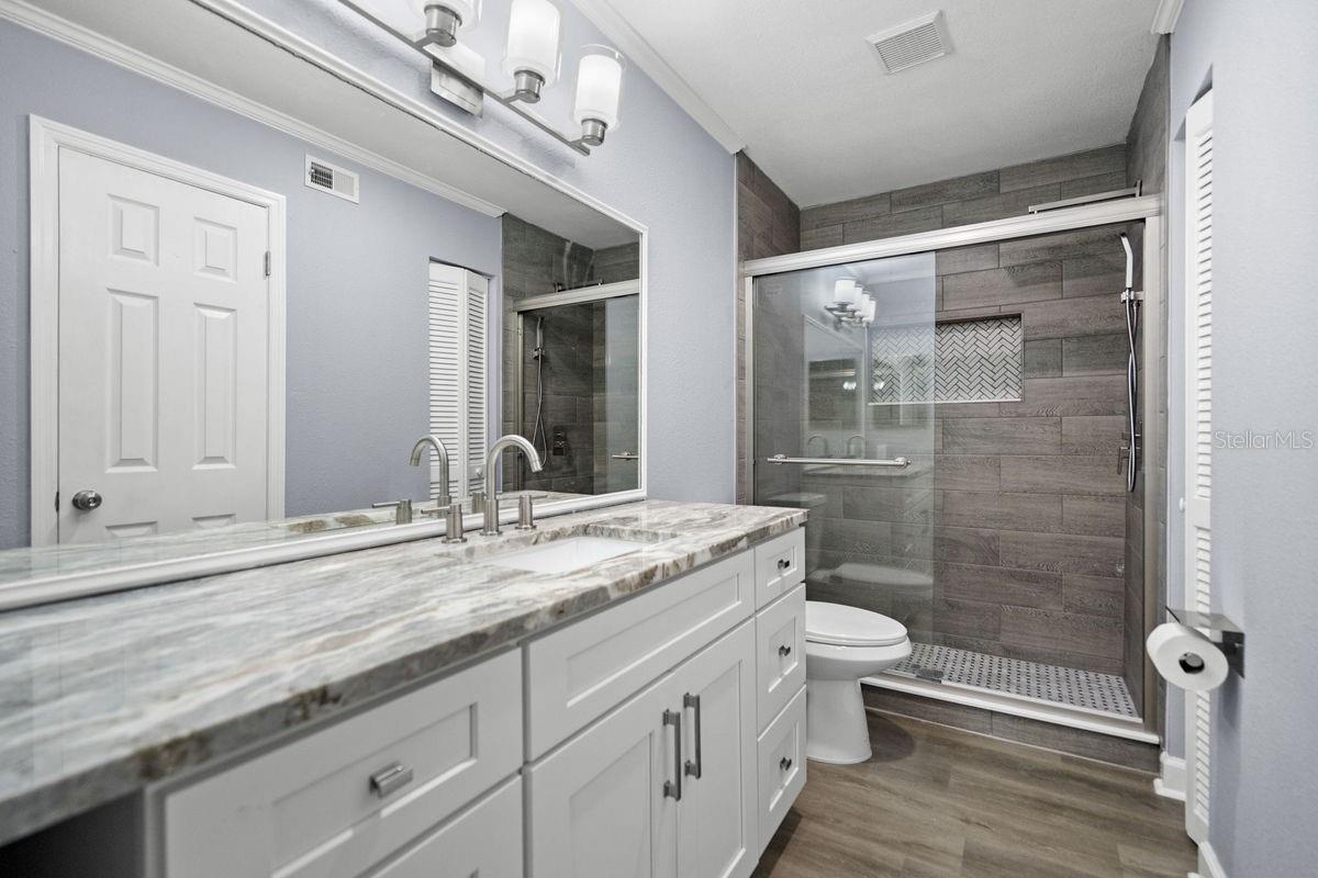 Image 19 of 60 For 1008 Lennox Road W