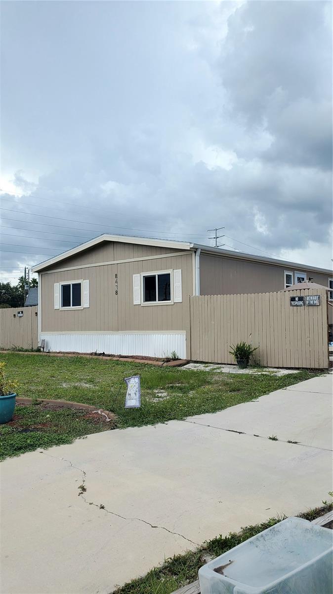 Image 2 of 4 For 8438 Formel Avenue