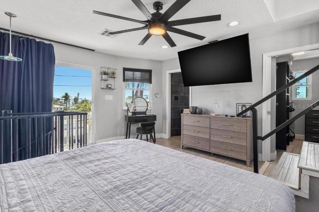 Image 23 of 42 For 14500 Bayshore Drive