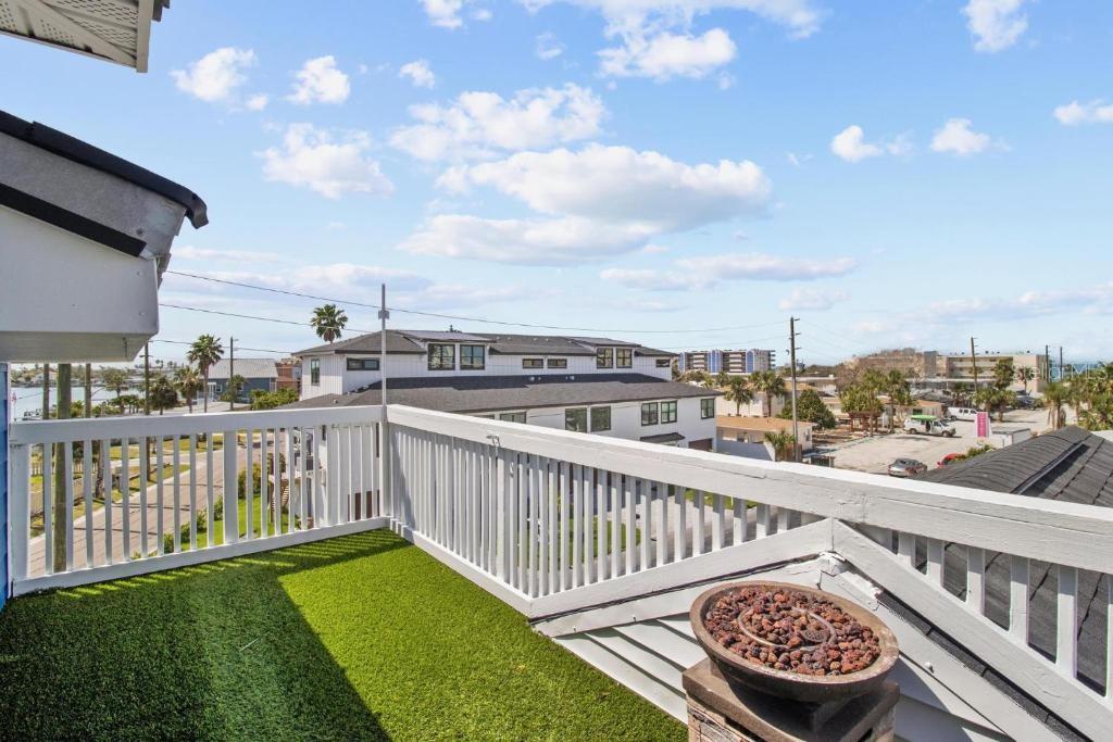Image 3 of 42 For 14500 Bayshore Drive