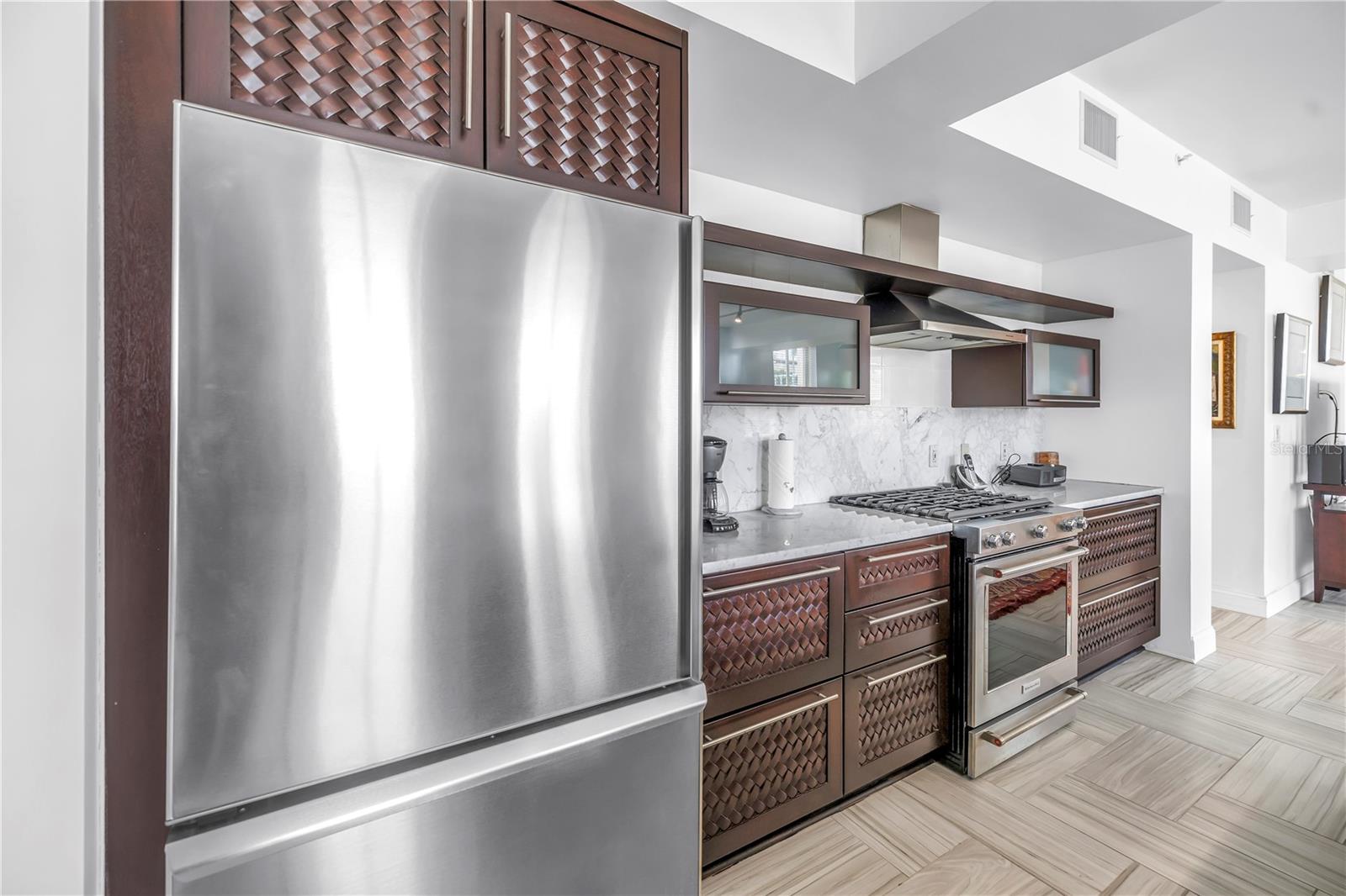Image 10 of 74 For 405 Central Avenue 600