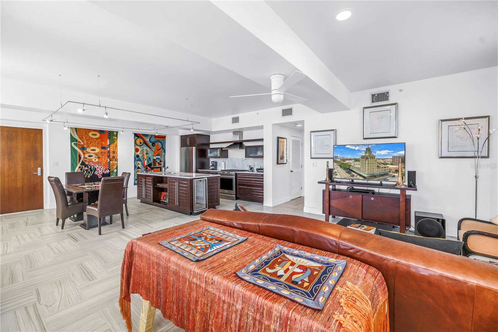 Image 15 of 74 For 405 Central Avenue 600