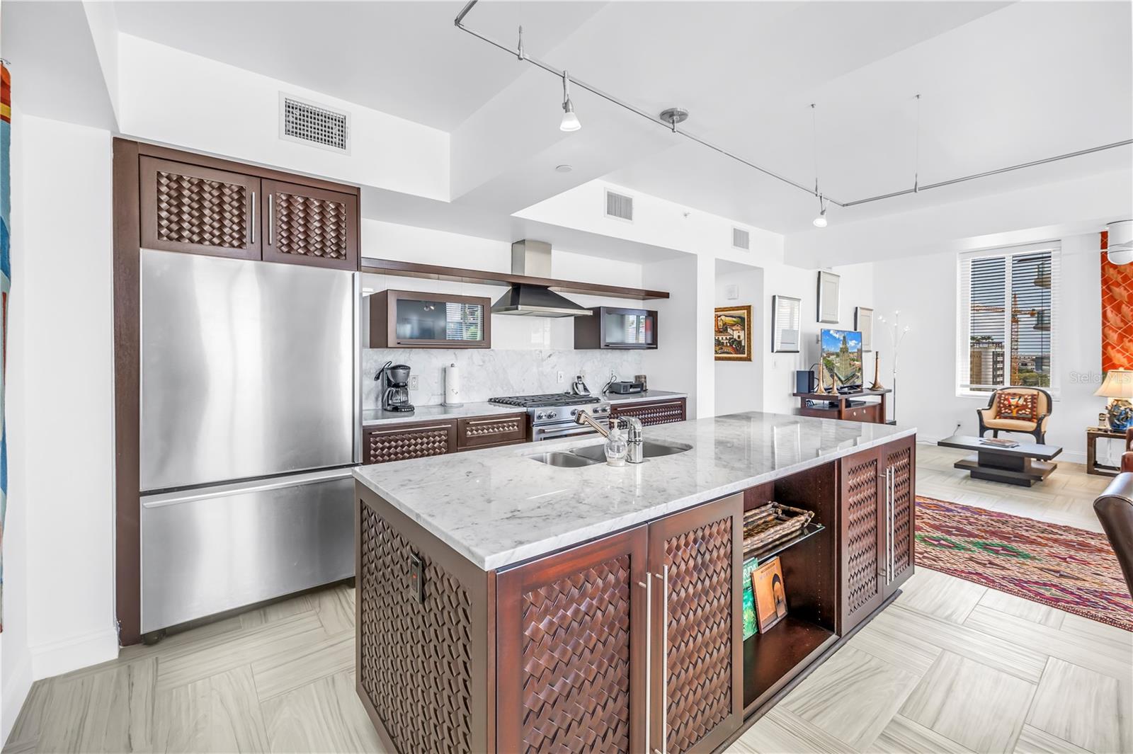 Image 4 of 74 For 405 Central Avenue 600