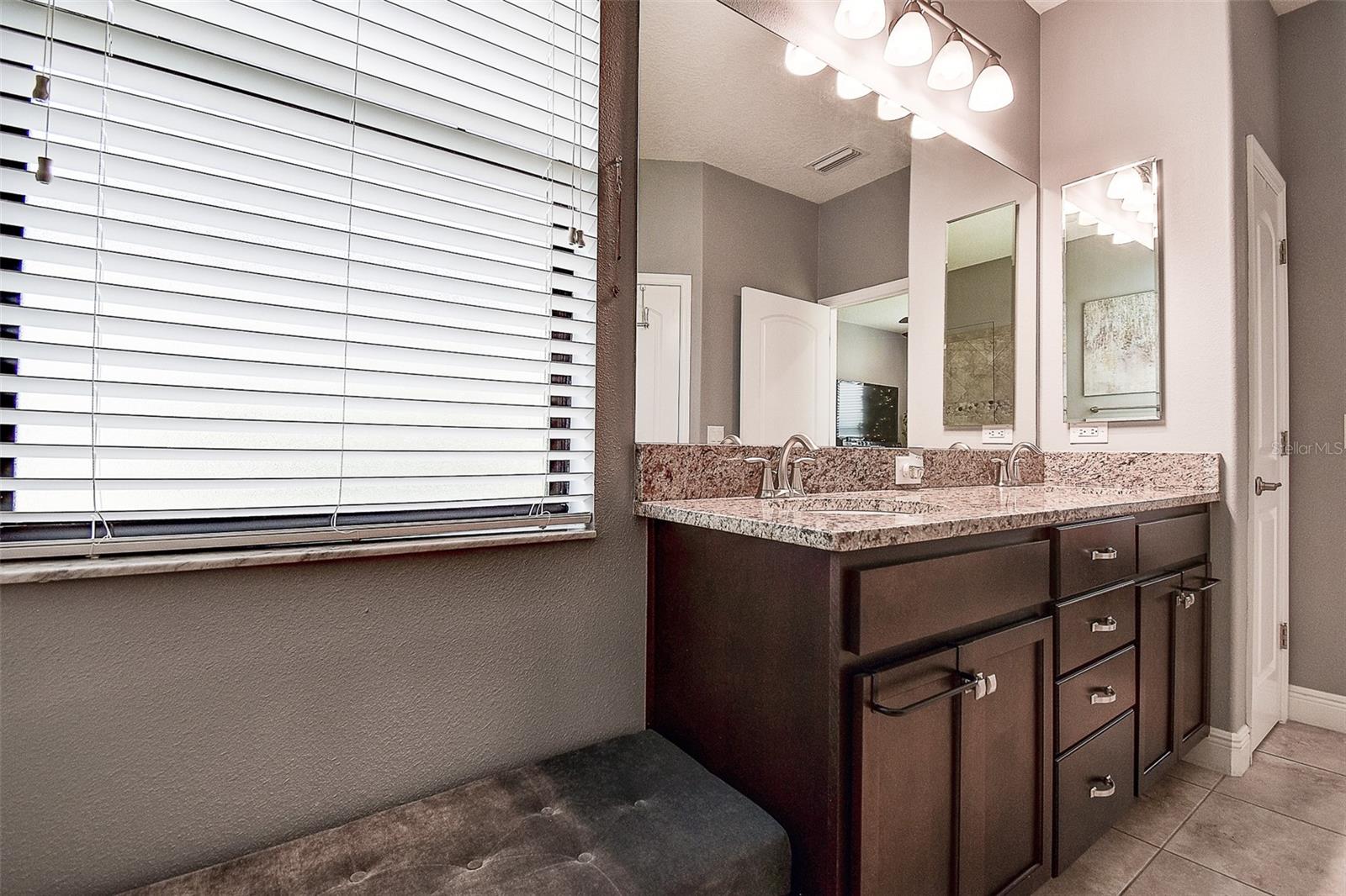 Image 32 of 39 For 12417 Sourwood Way