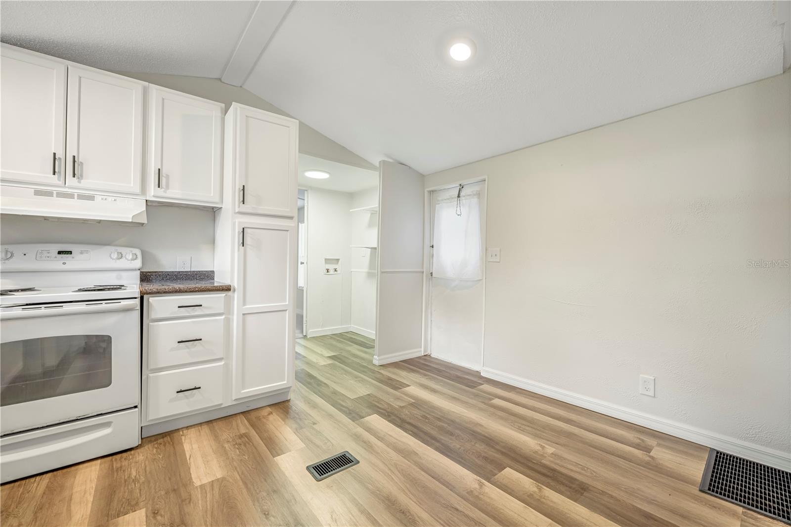 Image 11 of 25 For 8026 Rosella Court 6