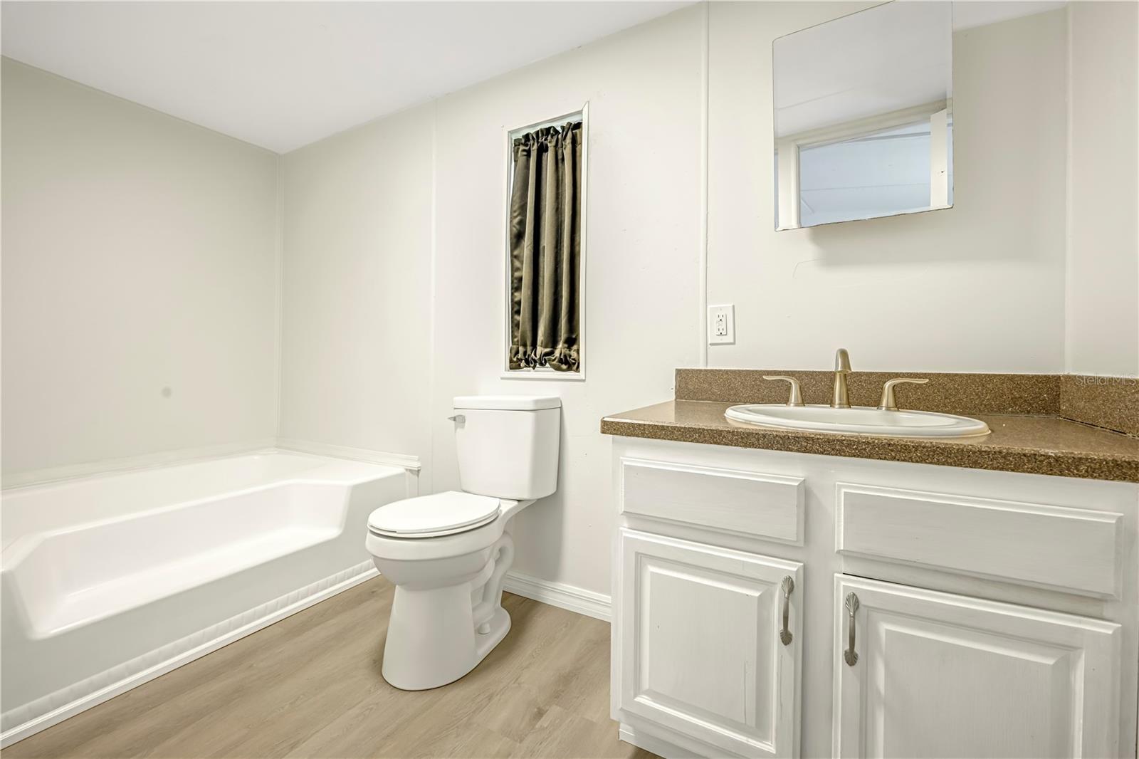 Image 18 of 25 For 8026 Rosella Court 6