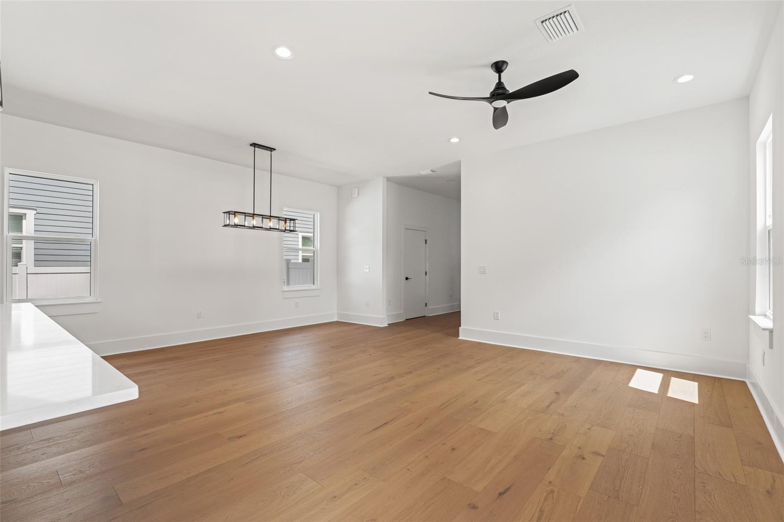 Image 11 of 48 For 409 Selma Avenue