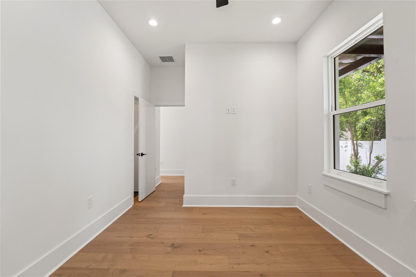 Image 20 of 48 For 409 Selma Avenue