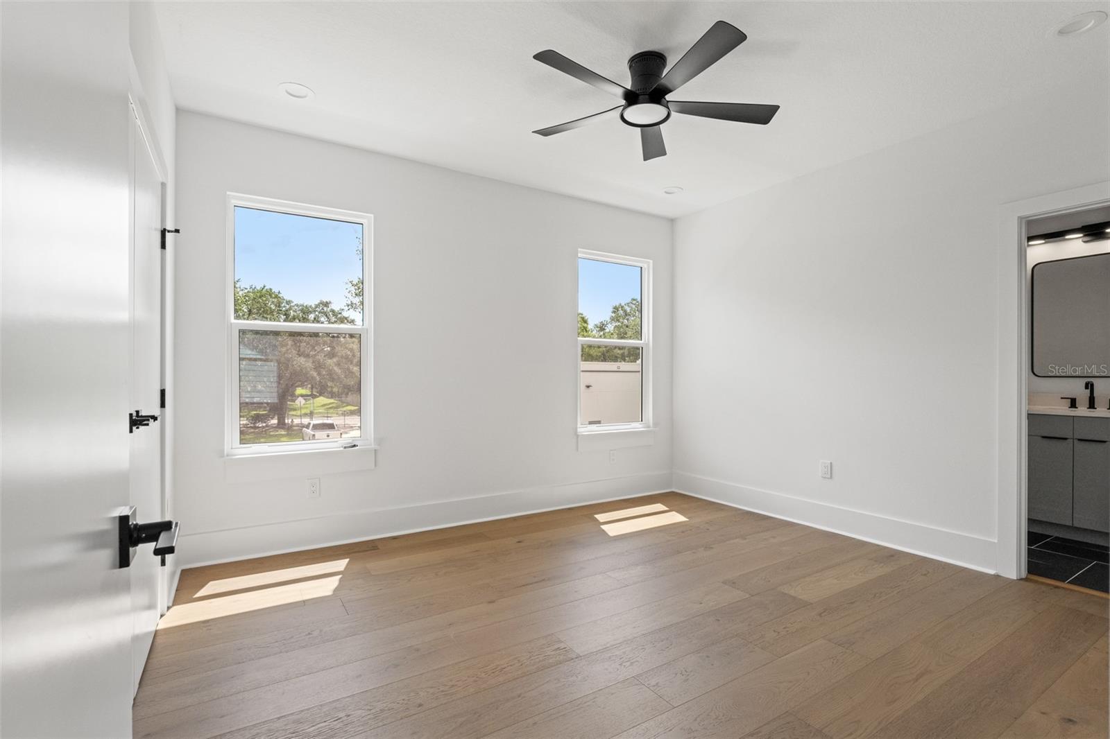 Image 32 of 48 For 409 Selma Avenue