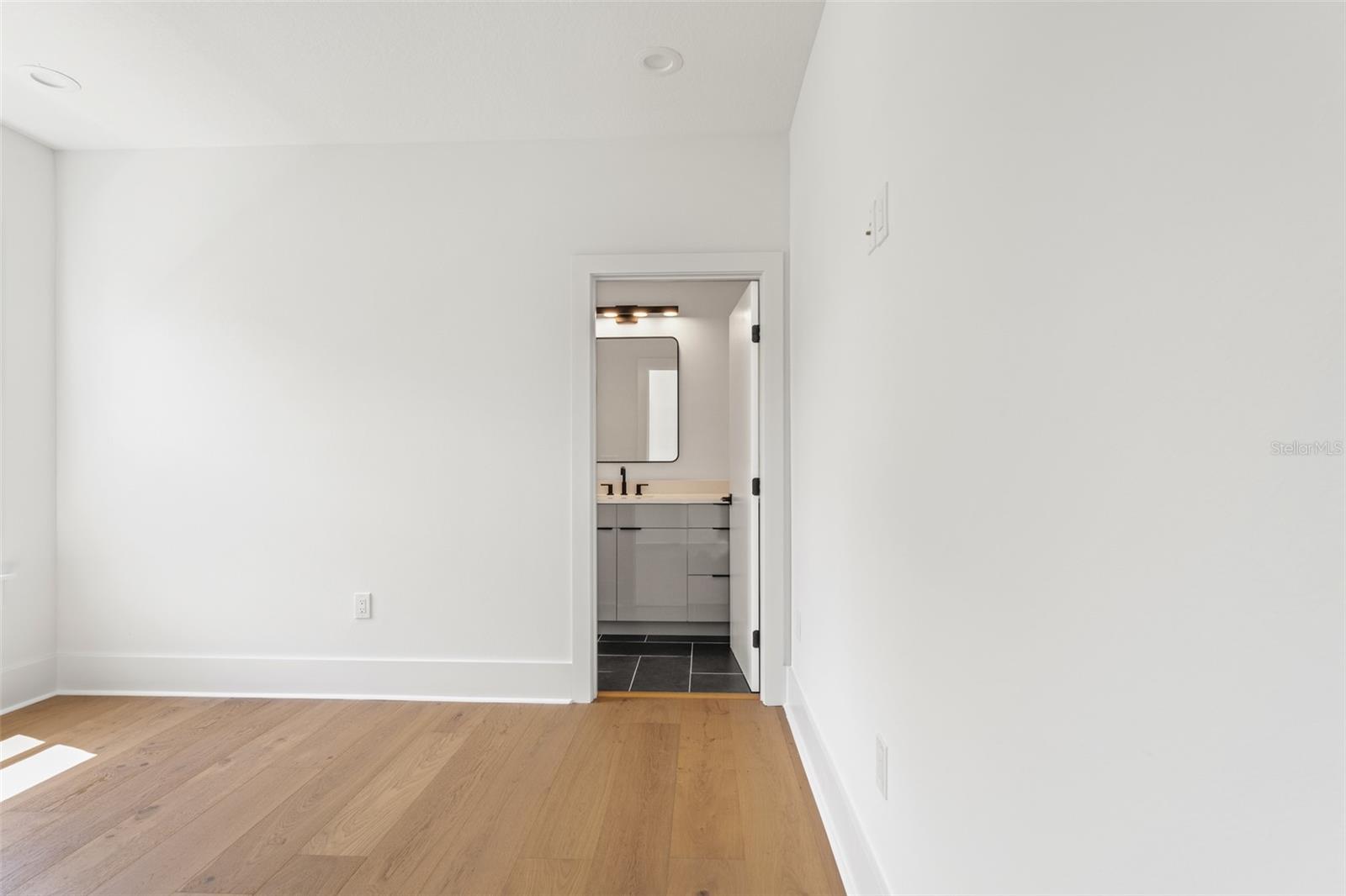 Image 33 of 48 For 409 Selma Avenue