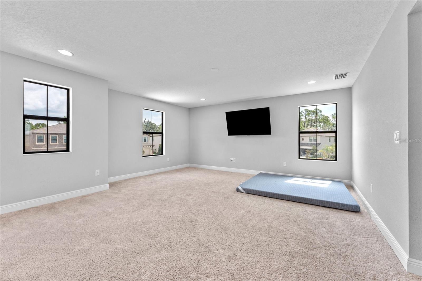 Image 19 of 51 For 14885 Paddock Pond Avenue