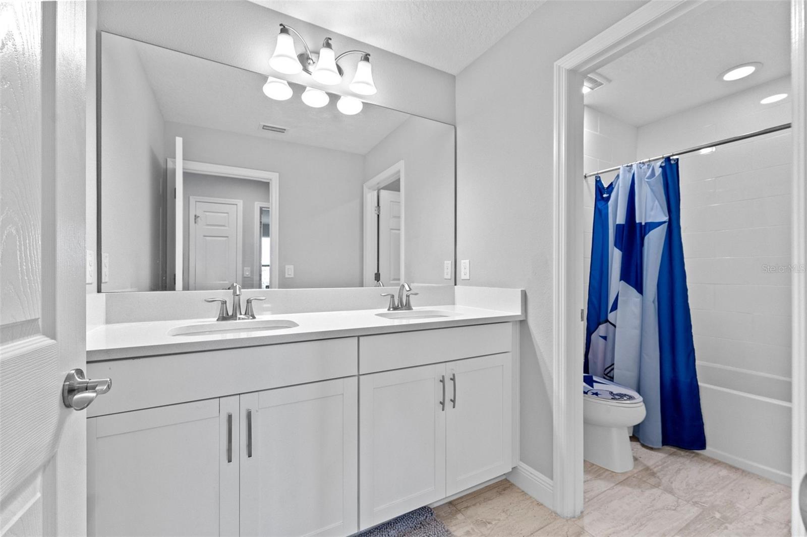 Image 31 of 51 For 14885 Paddock Pond Avenue