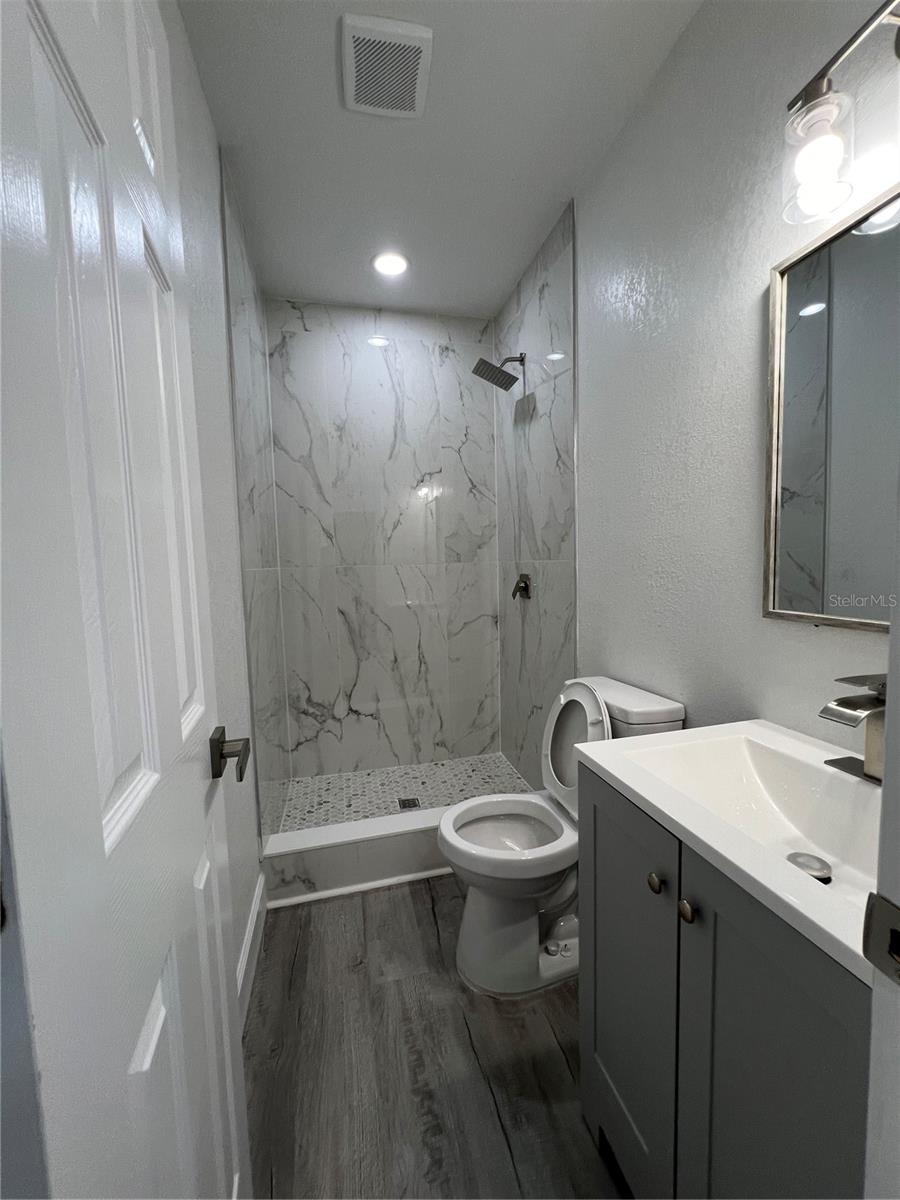 Image 20 of 28 For 7703 Hiawatha Street