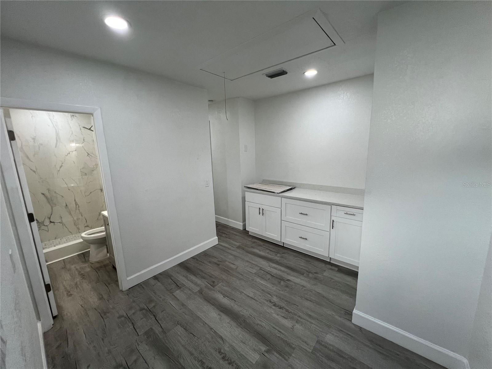 Image 21 of 28 For 7703 Hiawatha Street