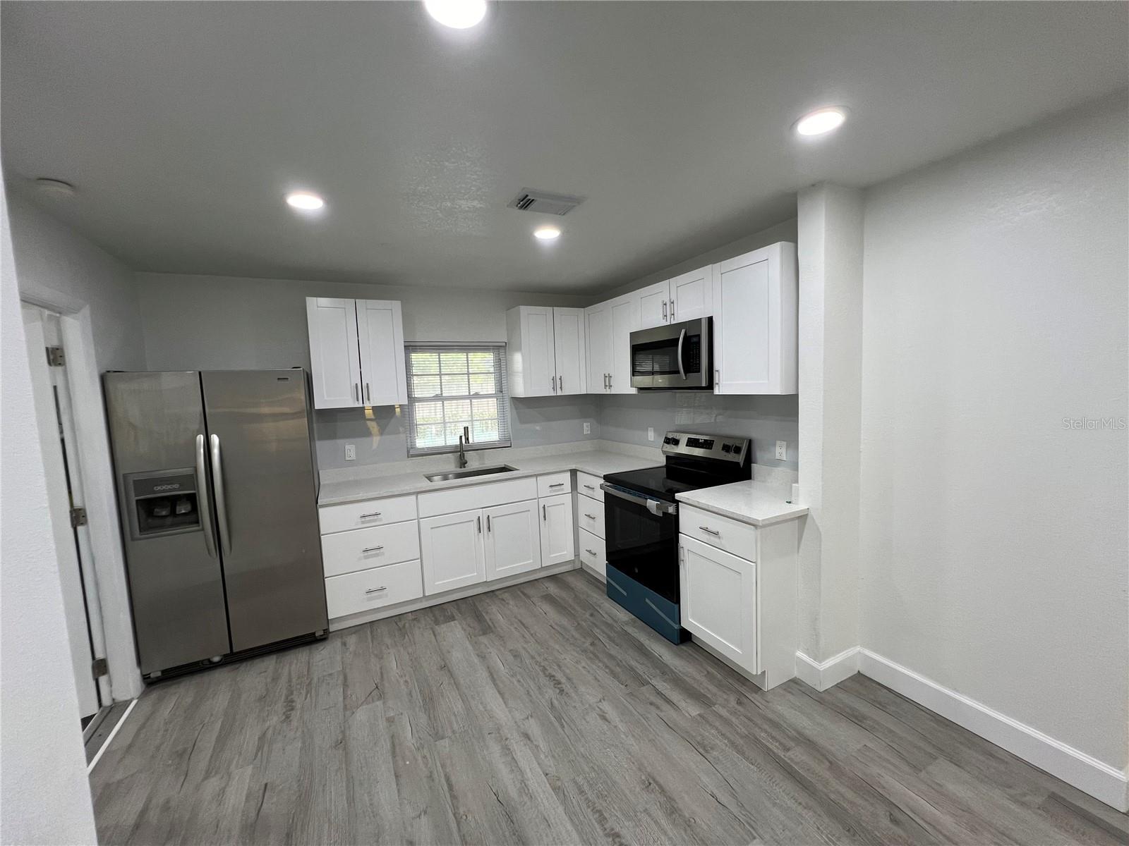 Image 6 of 28 For 7703 Hiawatha Street