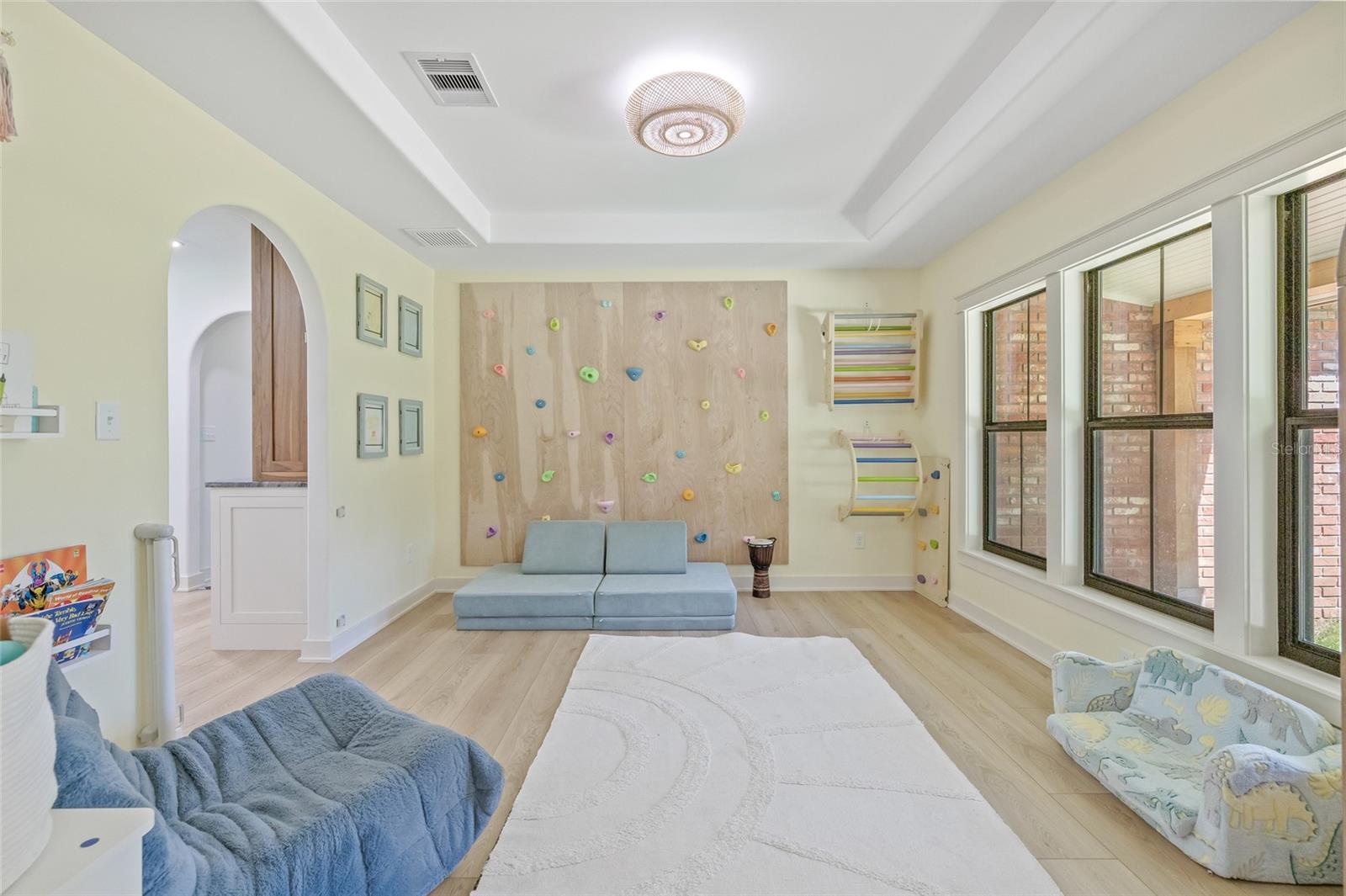 Image 26 of 69 For 17908 Pepper Tree Lane