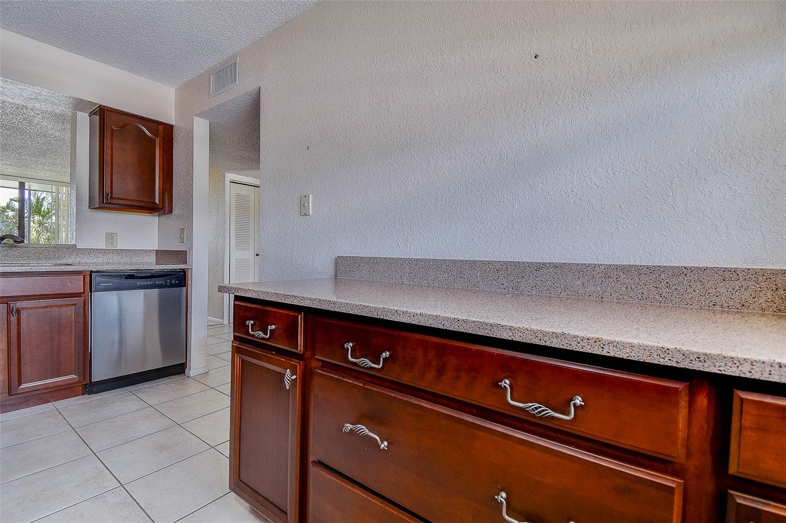 Image 15 of 37 For 1000 Cove Cay Drive 2c