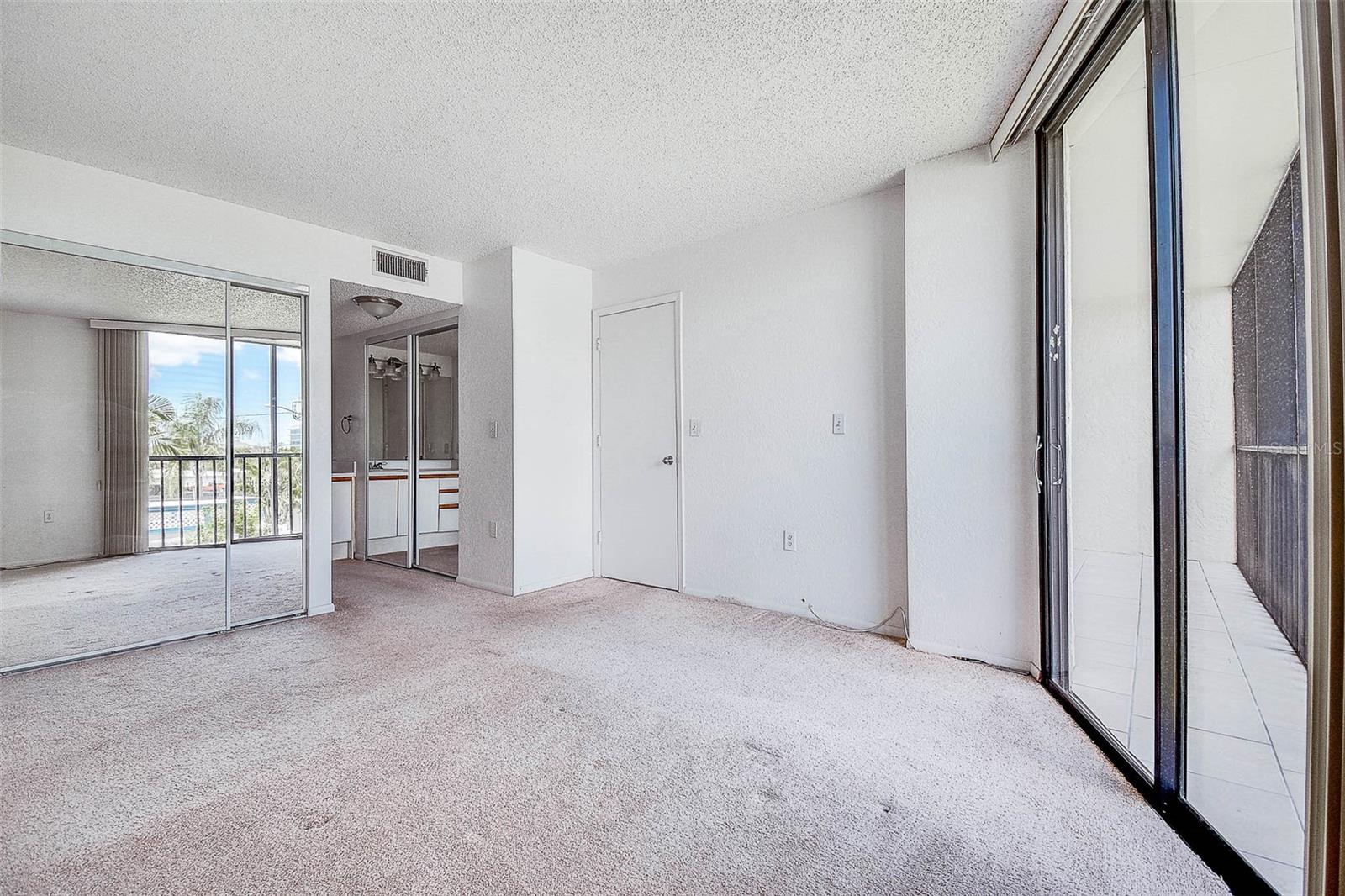 Image 18 of 37 For 1000 Cove Cay Drive 2c
