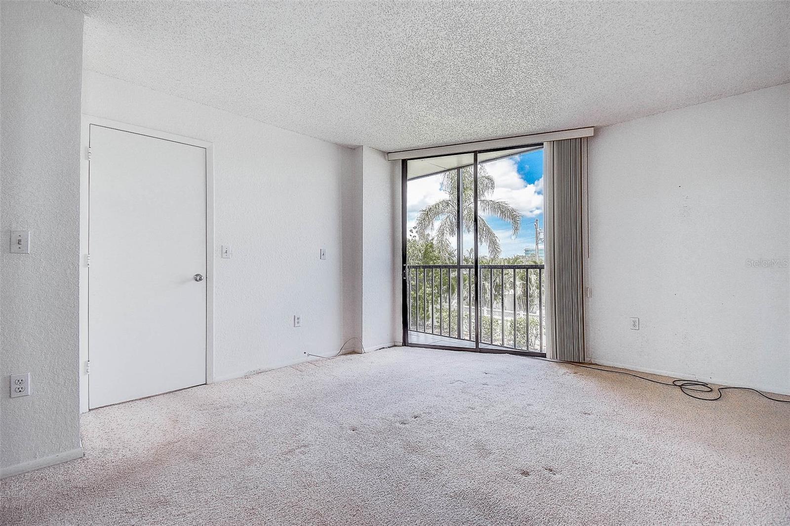 Image 19 of 37 For 1000 Cove Cay Drive 2c