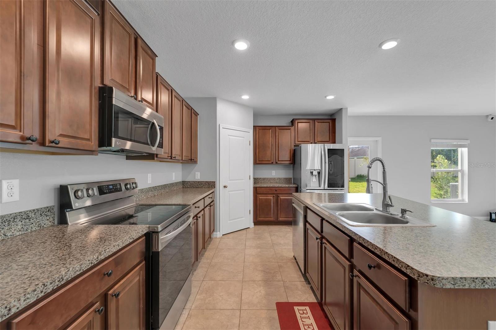 Image 10 of 27 For 6821 Blue Moon Way