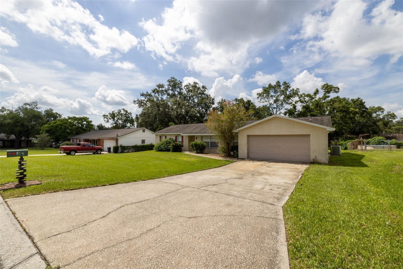 Image 3 of 44 For 804 Strawberry Lane