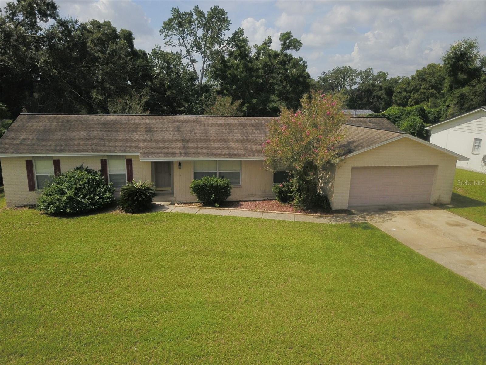 Image 4 of 44 For 804 Strawberry Lane