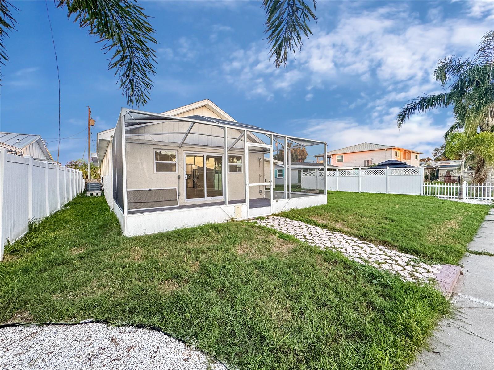 Image 20 of 25 For 13739 Coco Avenue