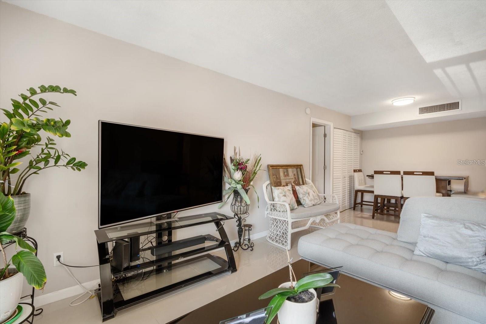 Image 11 of 20 For 801 Russell Lane 252
