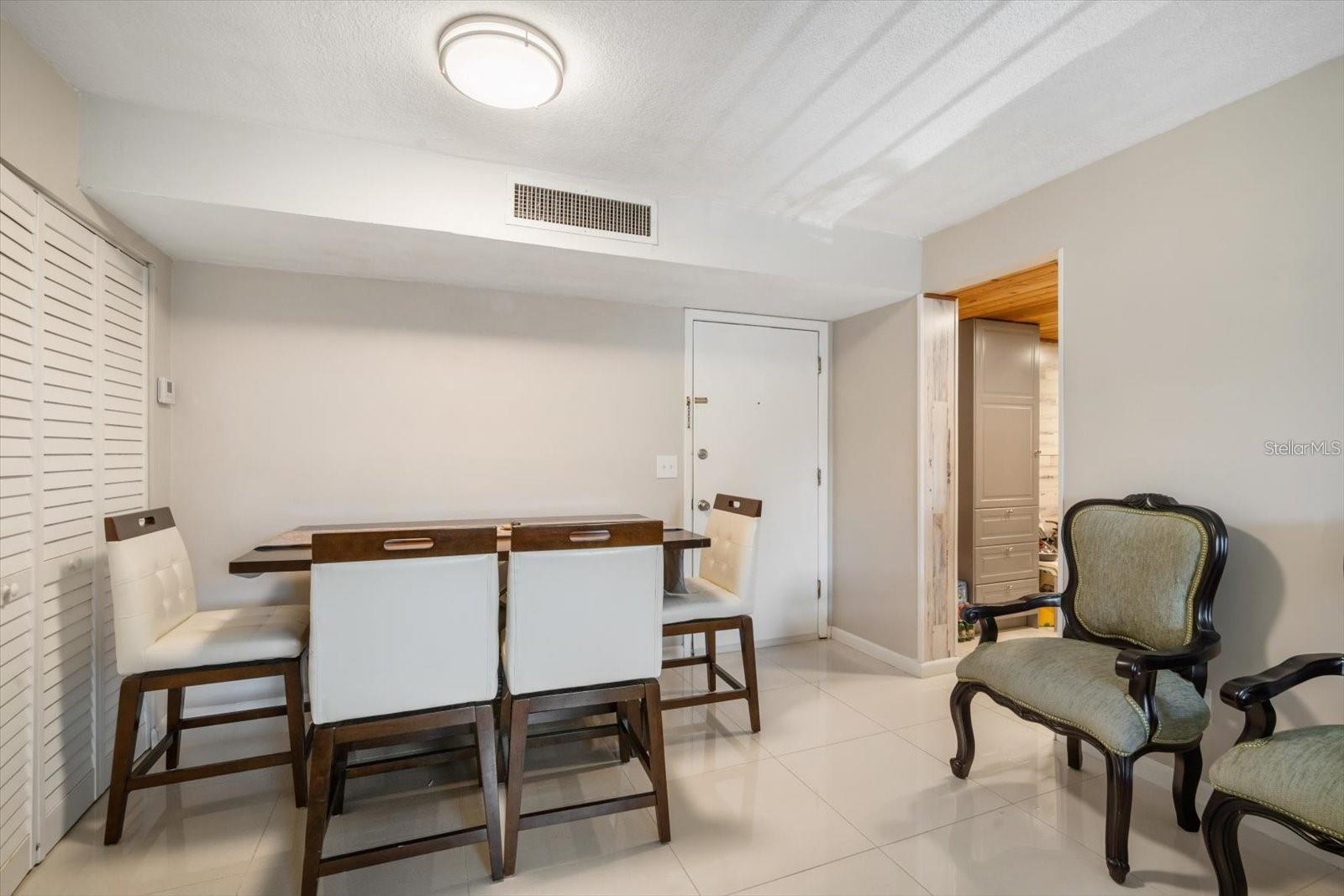 Image 3 of 20 For 801 Russell Lane 252