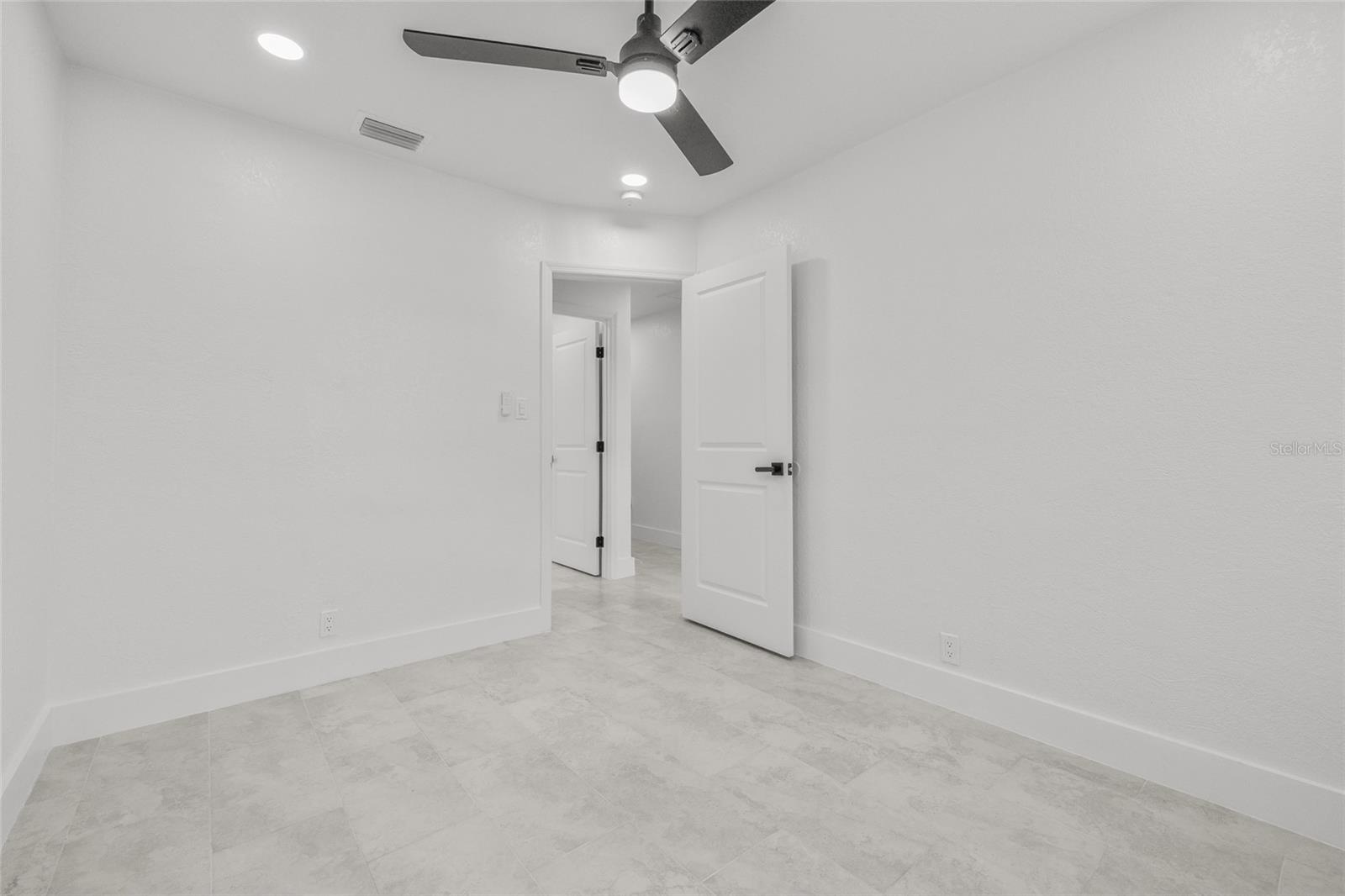Image 33 of 47 For 4014 Rogers Avenue