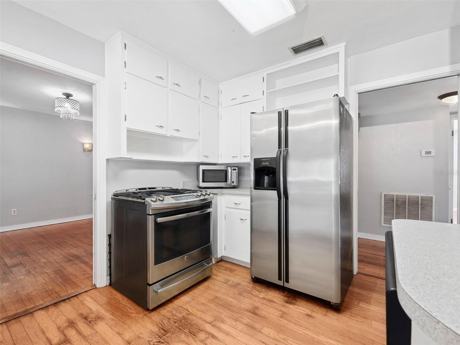 Image 11 of 53 For 926 Hollingsworth Road