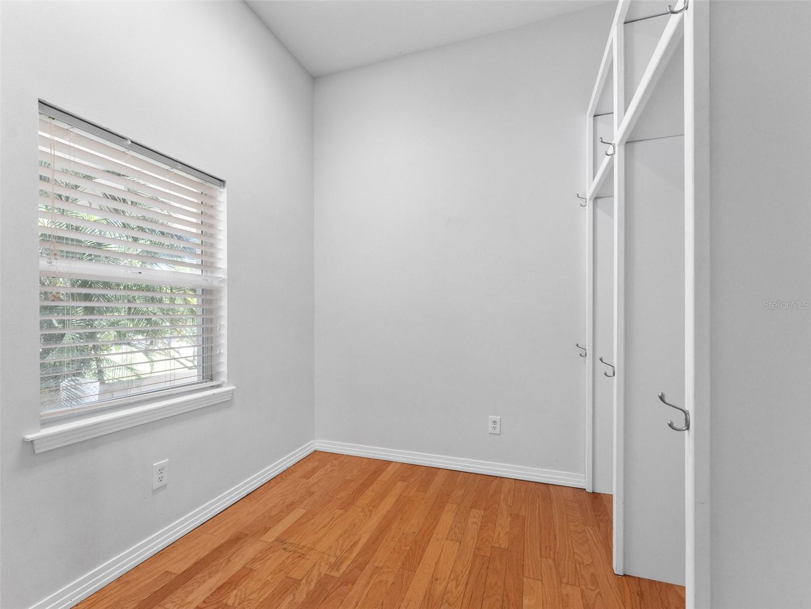 Image 20 of 53 For 926 Hollingsworth Road