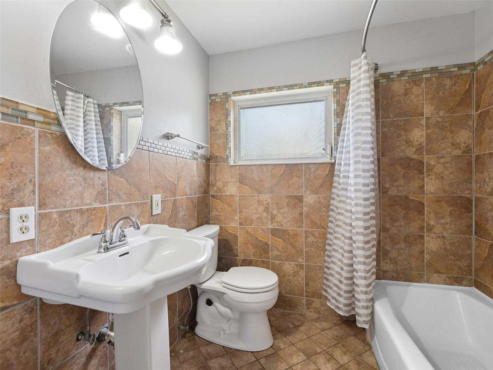 Image 24 of 53 For 926 Hollingsworth Road