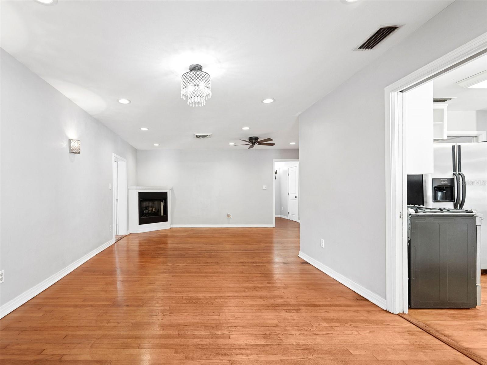 Image 9 of 53 For 926 Hollingsworth Road