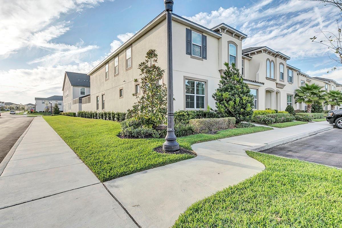 Image 31 of 41 For 1532 Carey Palm Circle