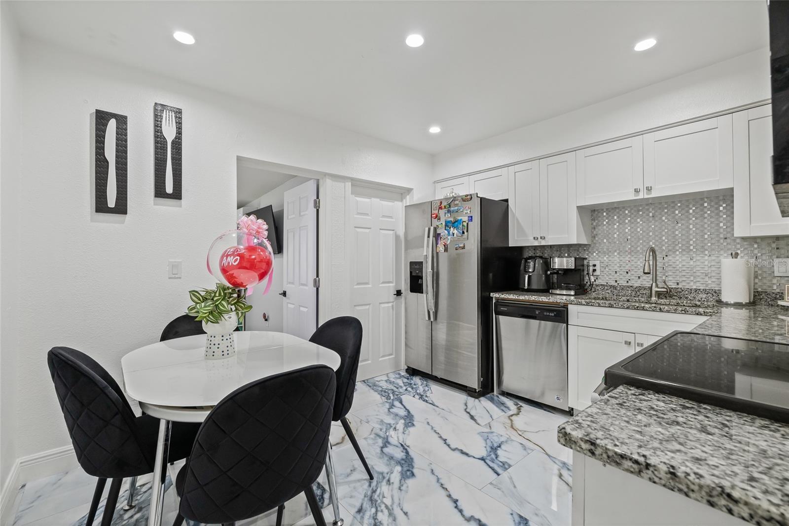Image 11 of 45 For 5107 Springwater Court