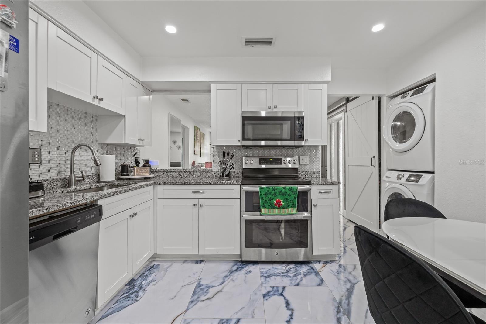 Image 13 of 45 For 5107 Springwater Court